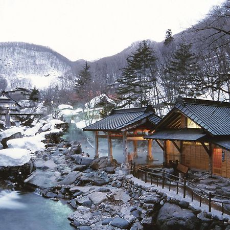 Готель Takaragawa Onsen Ousenkaku Мінакамі Екстер'єр фото