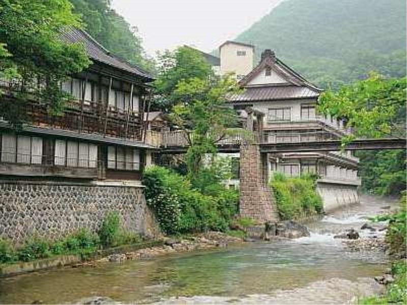 Готель Takaragawa Onsen Ousenkaku Мінакамі Екстер'єр фото