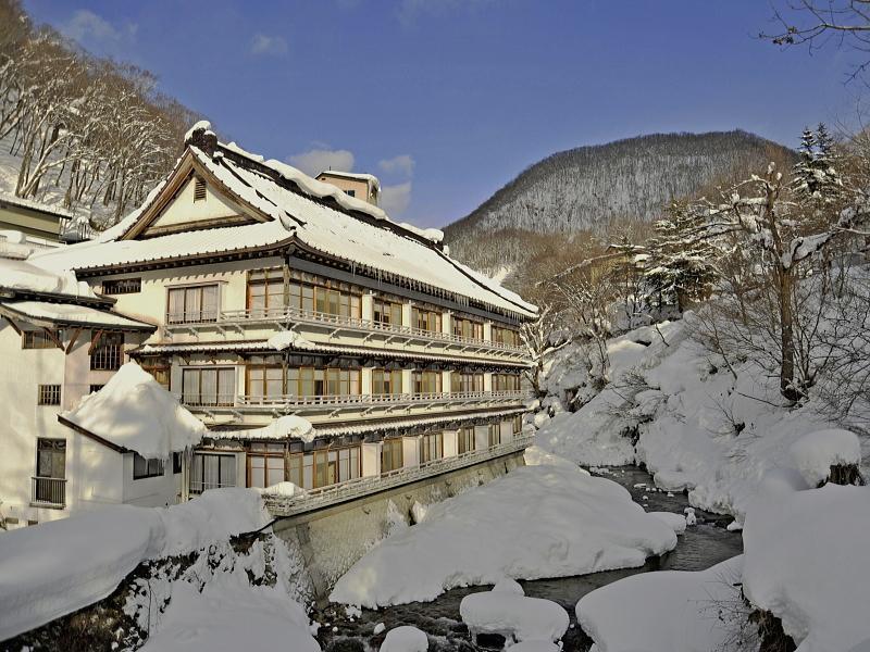 Готель Takaragawa Onsen Ousenkaku Мінакамі Екстер'єр фото
