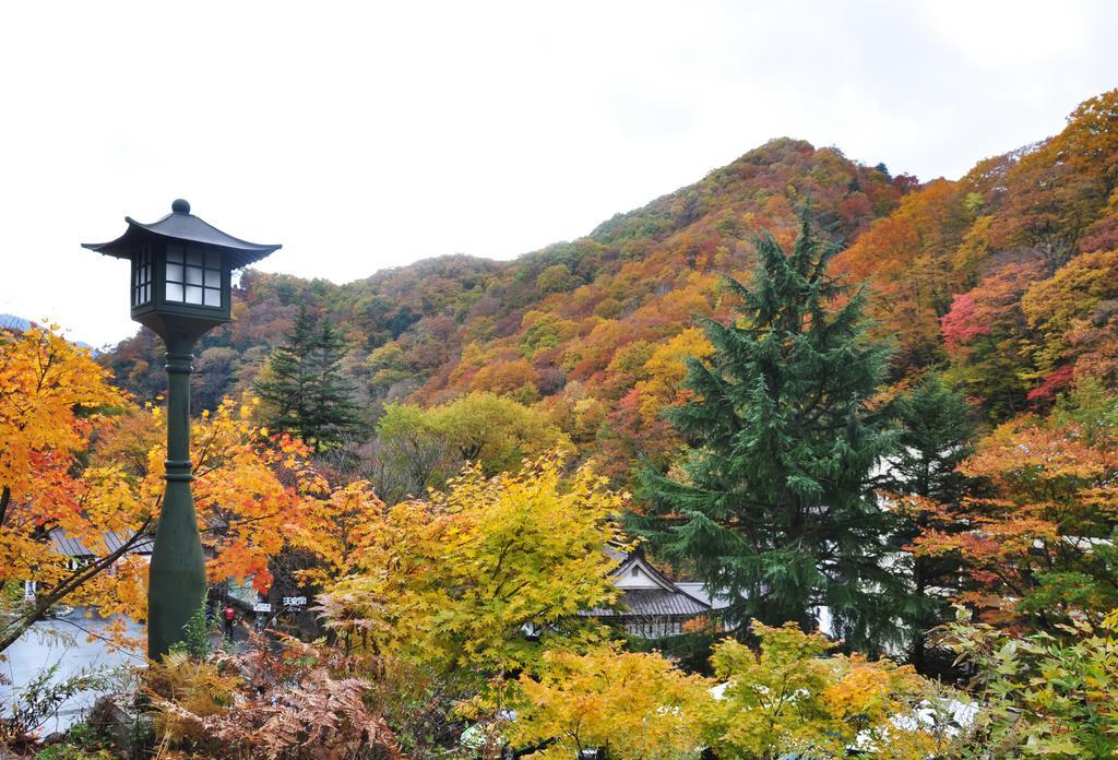 Готель Takaragawa Onsen Ousenkaku Мінакамі Екстер'єр фото