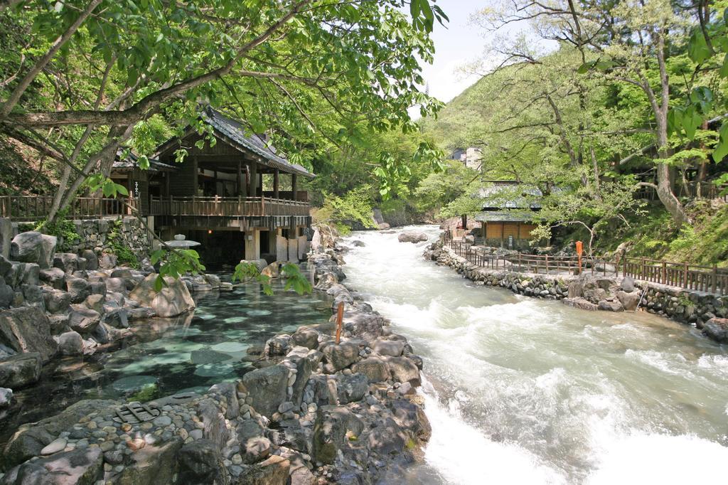 Готель Takaragawa Onsen Ousenkaku Мінакамі Екстер'єр фото