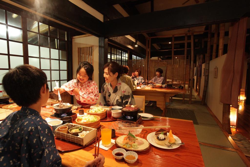 Готель Takaragawa Onsen Ousenkaku Мінакамі Екстер'єр фото