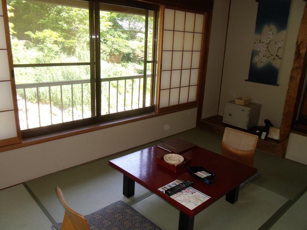 Готель Takaragawa Onsen Ousenkaku Мінакамі Екстер'єр фото