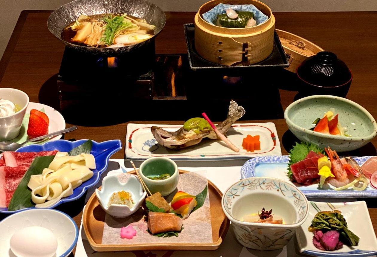 Готель Takaragawa Onsen Ousenkaku Мінакамі Екстер'єр фото