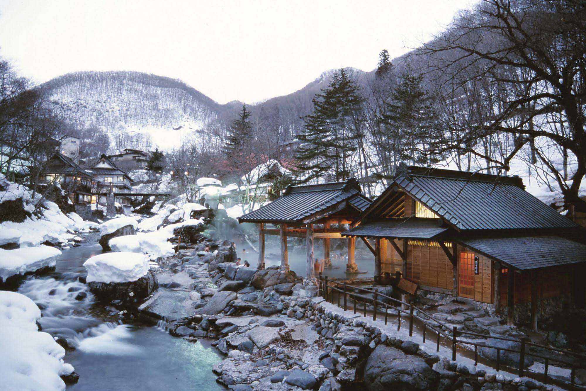 Готель Takaragawa Onsen Ousenkaku Мінакамі Екстер'єр фото