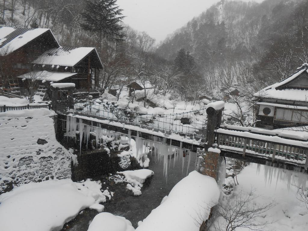 Готель Takaragawa Onsen Ousenkaku Мінакамі Екстер'єр фото