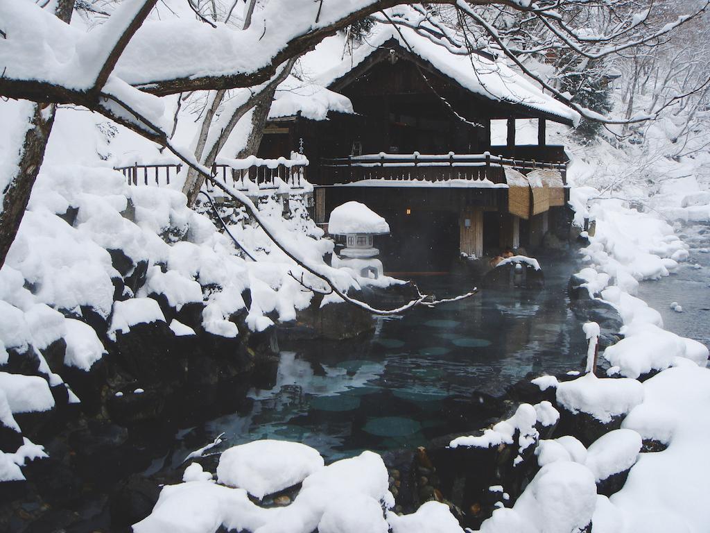 Готель Takaragawa Onsen Ousenkaku Мінакамі Екстер'єр фото