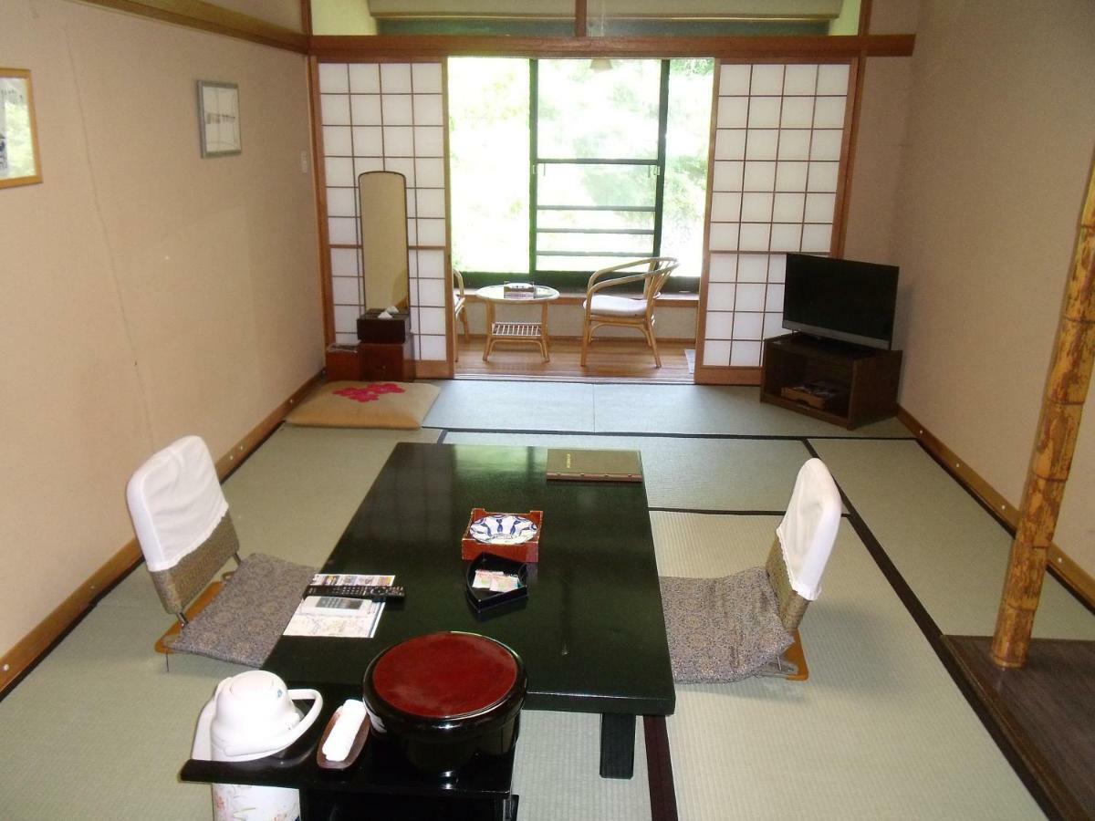 Готель Takaragawa Onsen Ousenkaku Мінакамі Екстер'єр фото