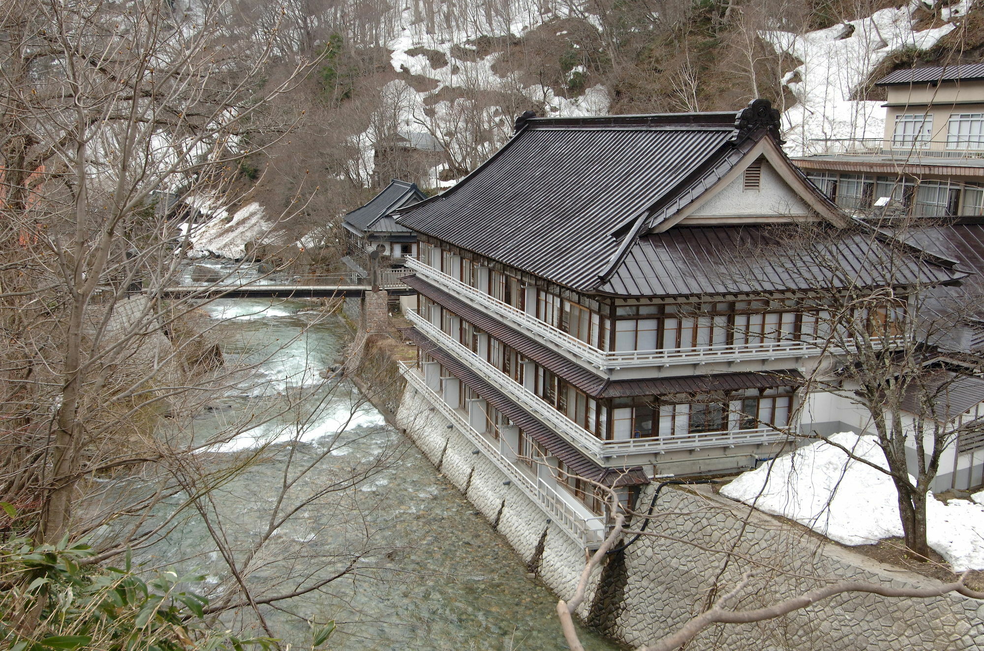 Готель Takaragawa Onsen Ousenkaku Мінакамі Екстер'єр фото